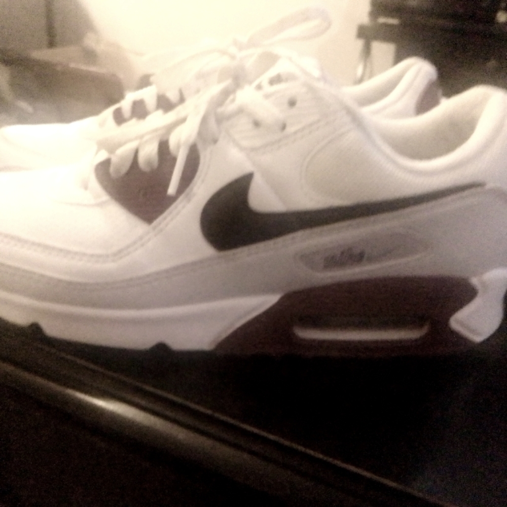 Woman's 10.5 Nike air max